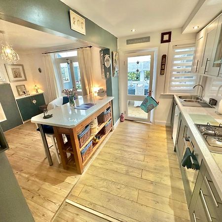 Garden Cottage - 3 Bedroom Close To Town And Beach Bornemouth Extérieur photo