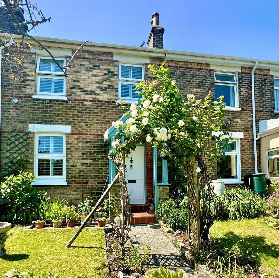 Garden Cottage - 3 Bedroom Close To Town And Beach Bornemouth Extérieur photo