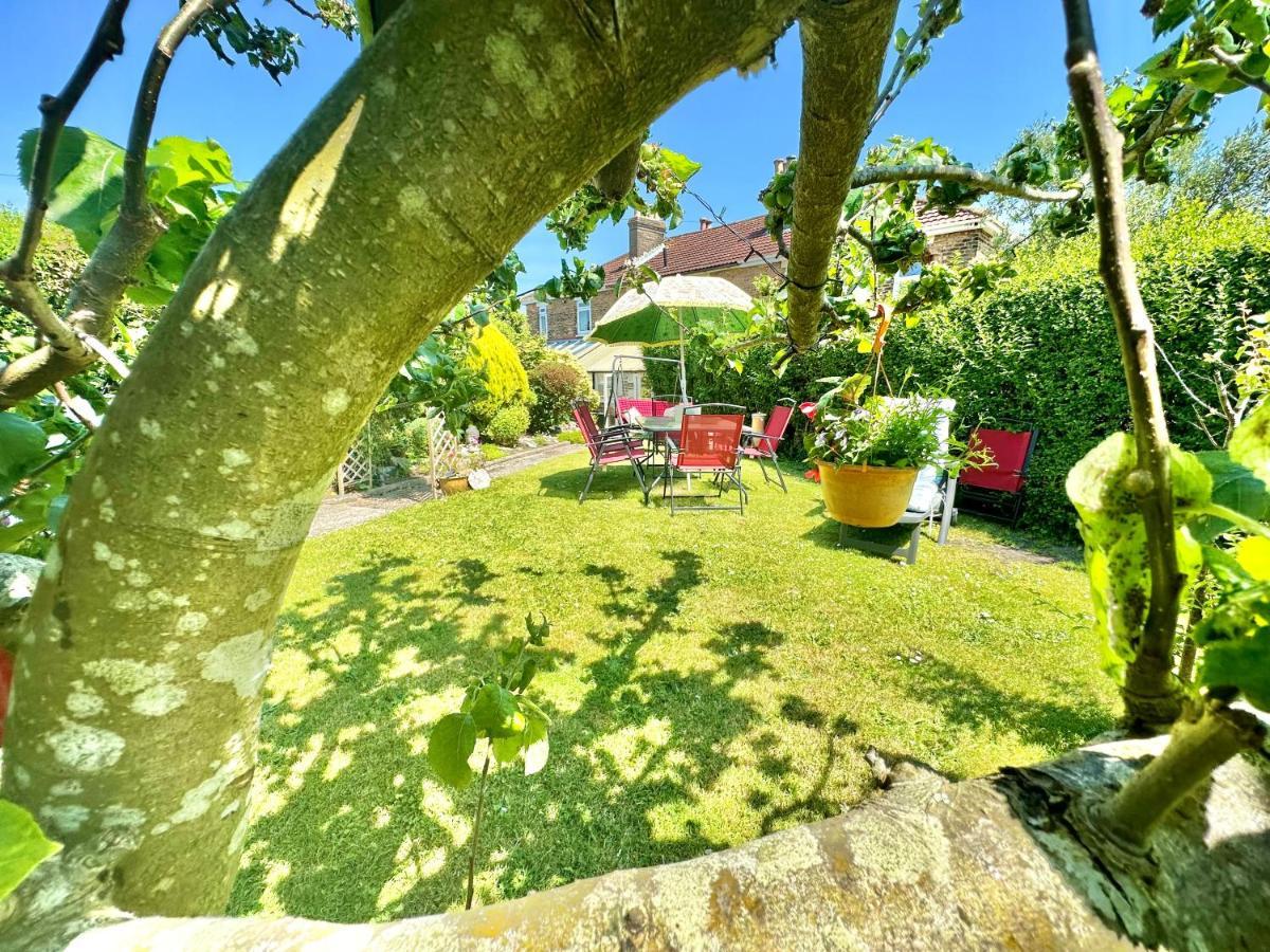 Garden Cottage - 3 Bedroom Close To Town And Beach Bornemouth Extérieur photo