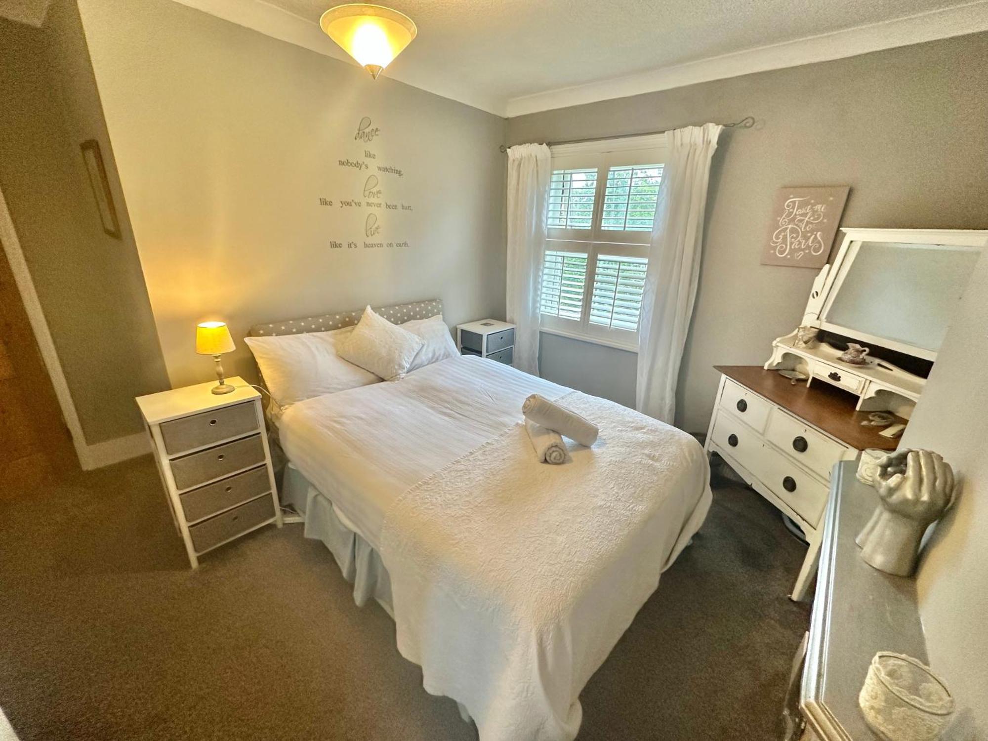 Garden Cottage - 3 Bedroom Close To Town And Beach Bornemouth Extérieur photo